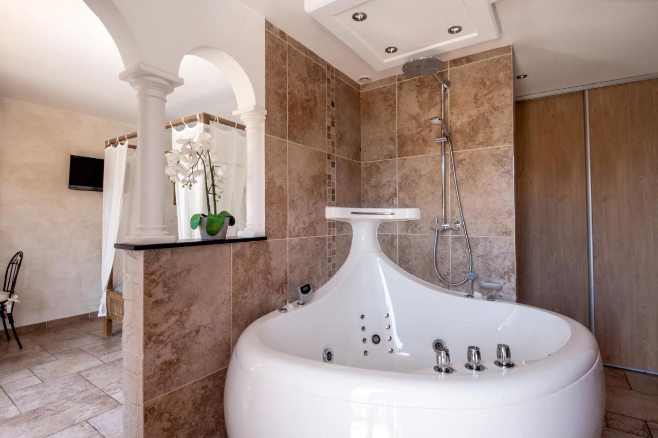 Bed and Breakfast La Demeure Insoupconnee Каси Экстерьер фото